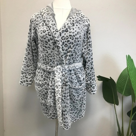 Pink by Victoria's Secret Leopard Print Hooded Robe - Size M/L - Picture 1 of 3
